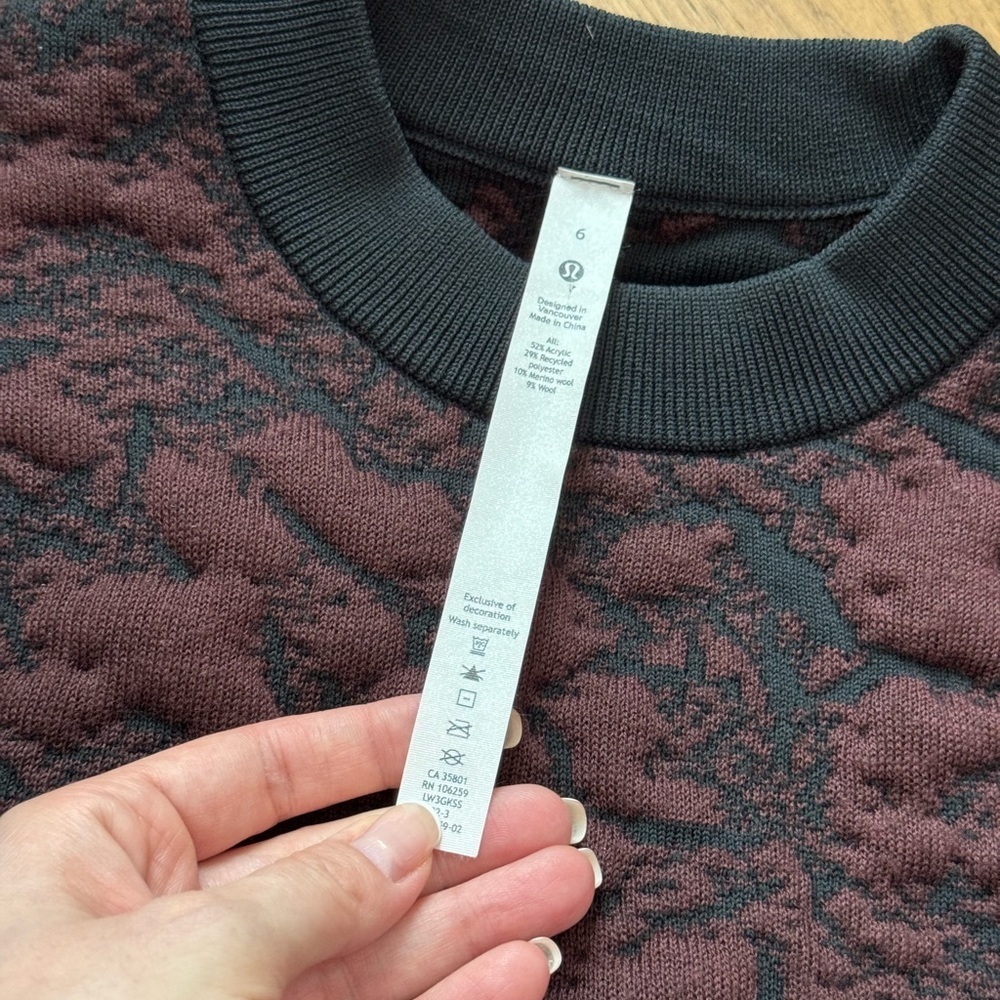Lululemon Jacquard Multi-Texture Crewneck Sweater- Red Merlot/Black -EUC- Size 6 - Picture 7 of 8
